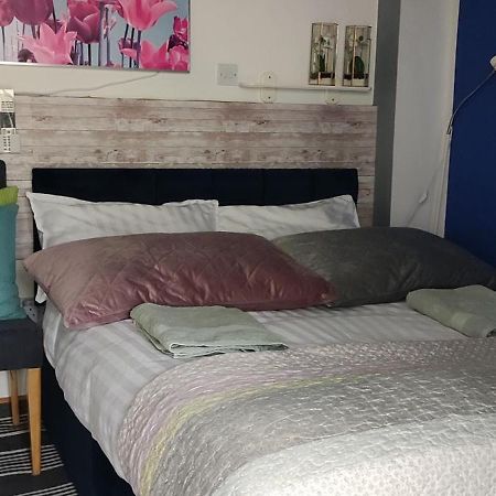 Joanna'S Studio , Key Locker By Whatsapp Own Entrance, Own Bathroom Youghal Esterno foto